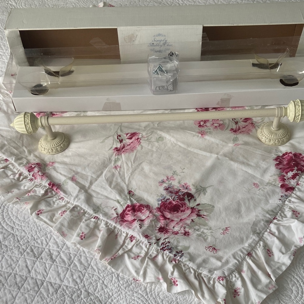 Simply Shabby Chic Cream Floral Roses Towel Bar NEW - Picture 8 of 16